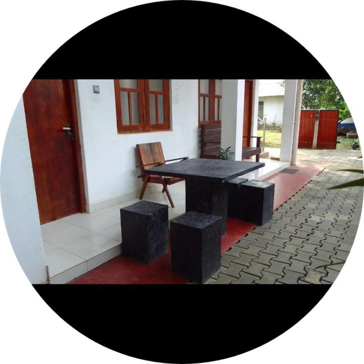 Dinesh Guest House Kataragama Exteriér fotografie