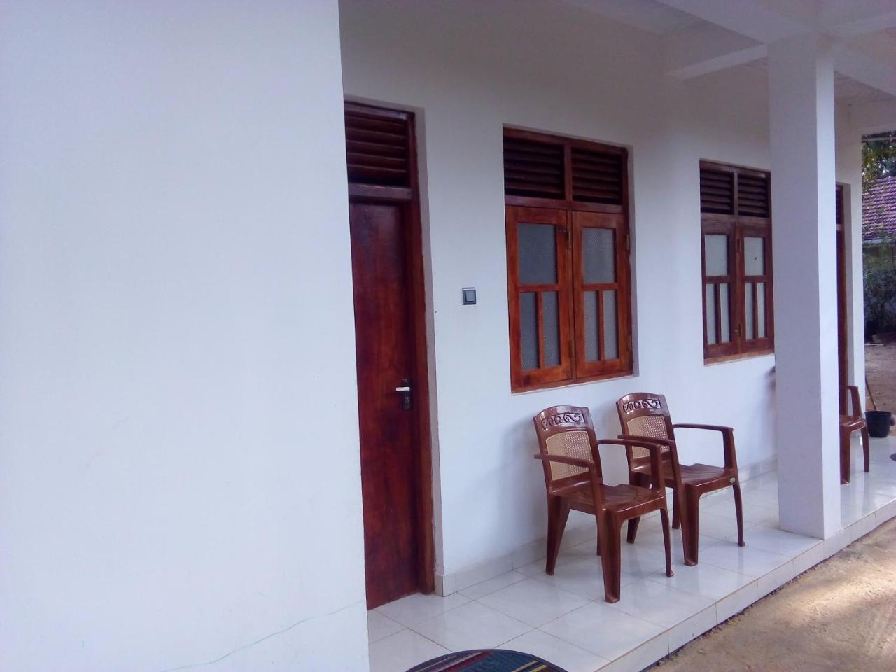 Dinesh Guest House Kataragama Exteriér fotografie
