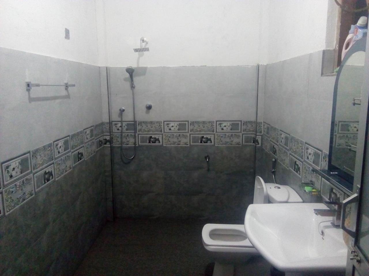 Dinesh Guest House Kataragama Exteriér fotografie